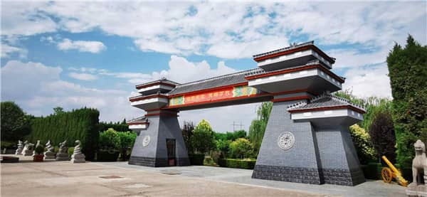 霸陵墓園新區(qū)和漢皇樹葬墓園在位置上有什么不同？