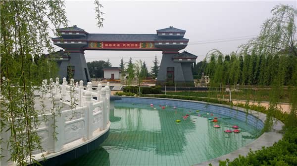 西安漢皇樹葬墓園為何能獲得“紫鉆陵園”的榮譽(yù)稱號(hào)，這一稱號(hào)對其有何意義？