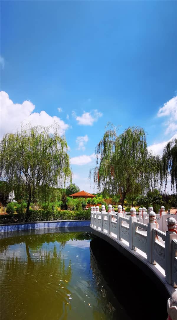 西安漢皇墓園內是否設有專門紀念革命先賢的園區(qū)，這些園區(qū)有何特殊意義？