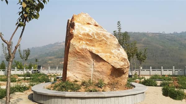 西安壽陽山墓園的自然風光如何，對家屬有何特殊意義？