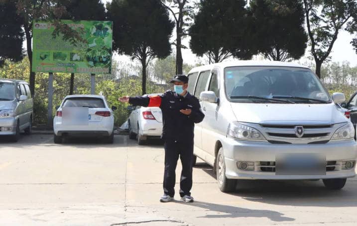 西安市民在選擇公墓時，應(yīng)如何權(quán)衡壽陽山墓園和高橋墓園的優(yōu)缺點？