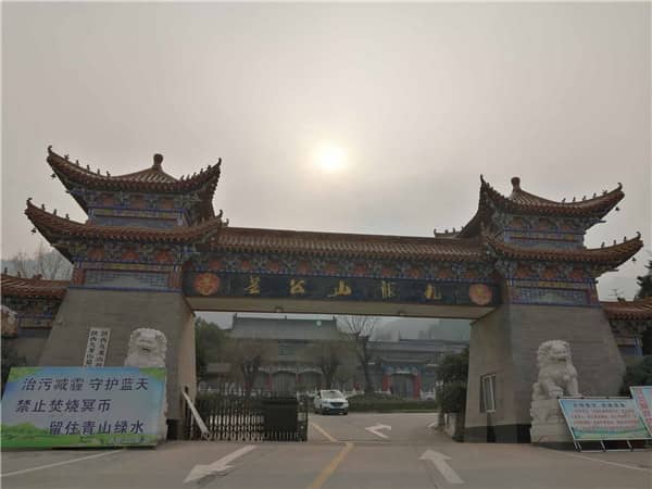 西安九龍山公墓的生態(tài)葬如何為家人提供悼念空間？