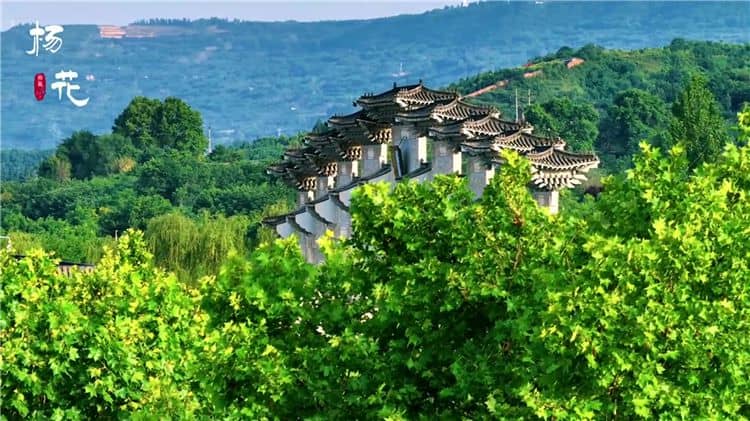 西安霸陵墓園新區(qū)有哪些獨特的地理和環(huán)境優(yōu)勢？