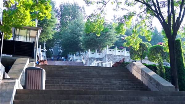 西安霸陵墓園掃墓要預(yù)約嗎，陵園墓地選購攻略