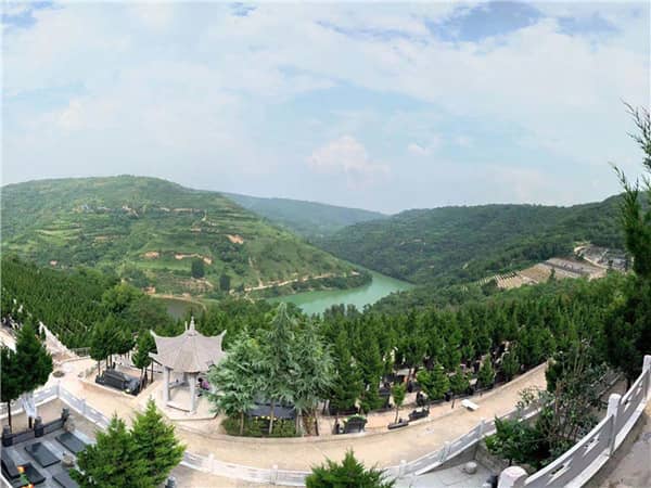 西安高橋墓園墓地價(jià)格解析：多種因素影響下的價(jià)格趨勢(shì)